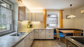 Fridge, stovetop, coffee/tea maker, electric kettle