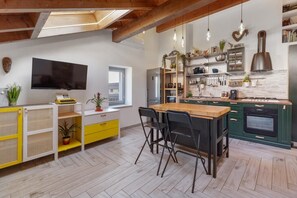 Fridge, microwave, oven, stovetop