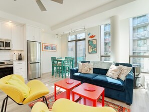 スマートテレビ、暖炉、ミュージックライブラリ