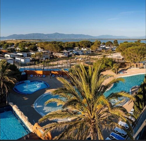 Mobil-home 'Mobil-home Camping Mar Estang' avec vue sur lac, piscine partagée et climatisation