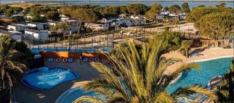 Mobile Home 'Mobil-home Camping Mar Estang' with Lake View, Shared Pool & Air Conditioning