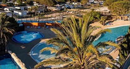 Mobil-home 'Mobil-home Camping Mar Estang' avec vue sur lac, piscine partagée et climatisation