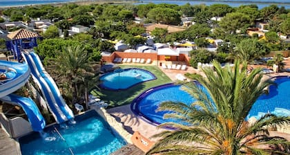 Mobile Home 'Mobil-home Camping Mar Estang' with Lake View, Shared Pool & Air Conditioning