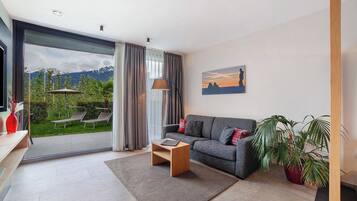 Fernseher, Tischtennisplatte