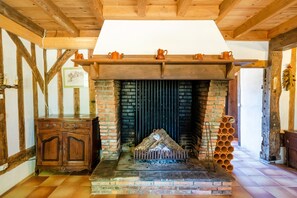 Interior - Holiday Home 'Petit Chantalaoude' with Private Terrace, Private Garden and Wi-Fi (Sabres)