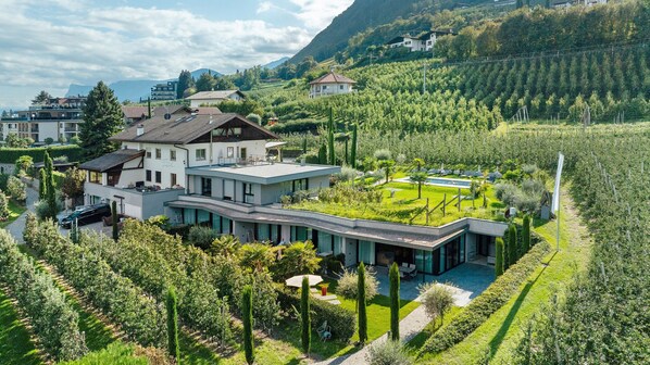 Exterior - Studio Apartment 'Faselehof Loftapartment Carat' with Mountain View, Shared Pool and Wi-Fi (Marlengo)