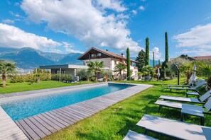 Pool - Studio Apartment 'Faselehof Loftapartment Carat' with Mountain View, Shared Pool and Wi-Fi (Marlengo)