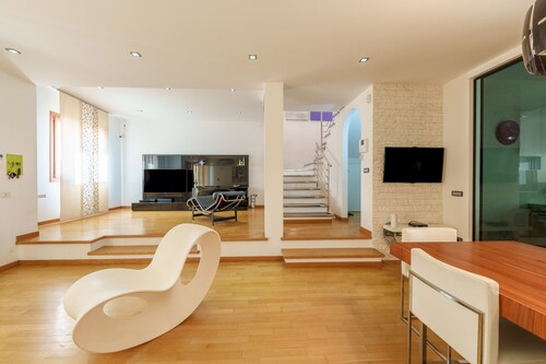 Holiday Home 'A Due Passi Dal Mare' with Private Terrace, Wi-Fi and Air Conditioning