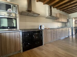 Fridge, microwave, oven, coffee/tea maker