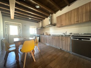 Fridge, microwave, oven, coffee/tea maker