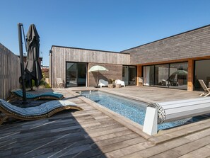 A heated pool - La Villa Agapanthes by Interhome (Locquirec)