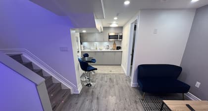 Cozy 2BR Suite•Traveler‑Friendly•Near 401/Airport!