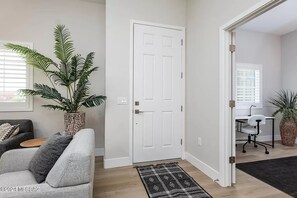 Interior - Prime Location Retreat! (Tucson)