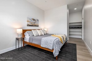 1 habitación, escritorio, tabla de planchar con plancha y wifi 