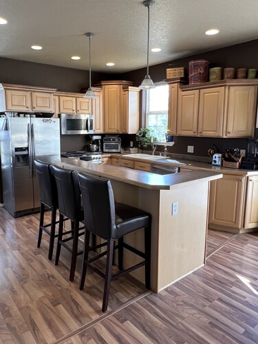 Peaceful Home on 1 Acre, where wildlife roams free amidst scenic beauty