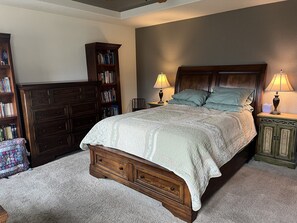 3 bedrooms, iron/ironing board, WiFi, bed sheets - Peaceful Home on 1 Acre, where wildlife roams free amidst scenic beauty (Missoula)