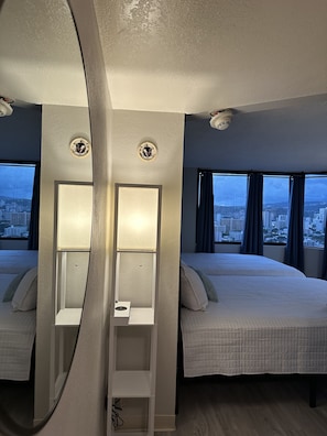 2 habitaciones, tabla de planchar con plancha y cuna de viaje