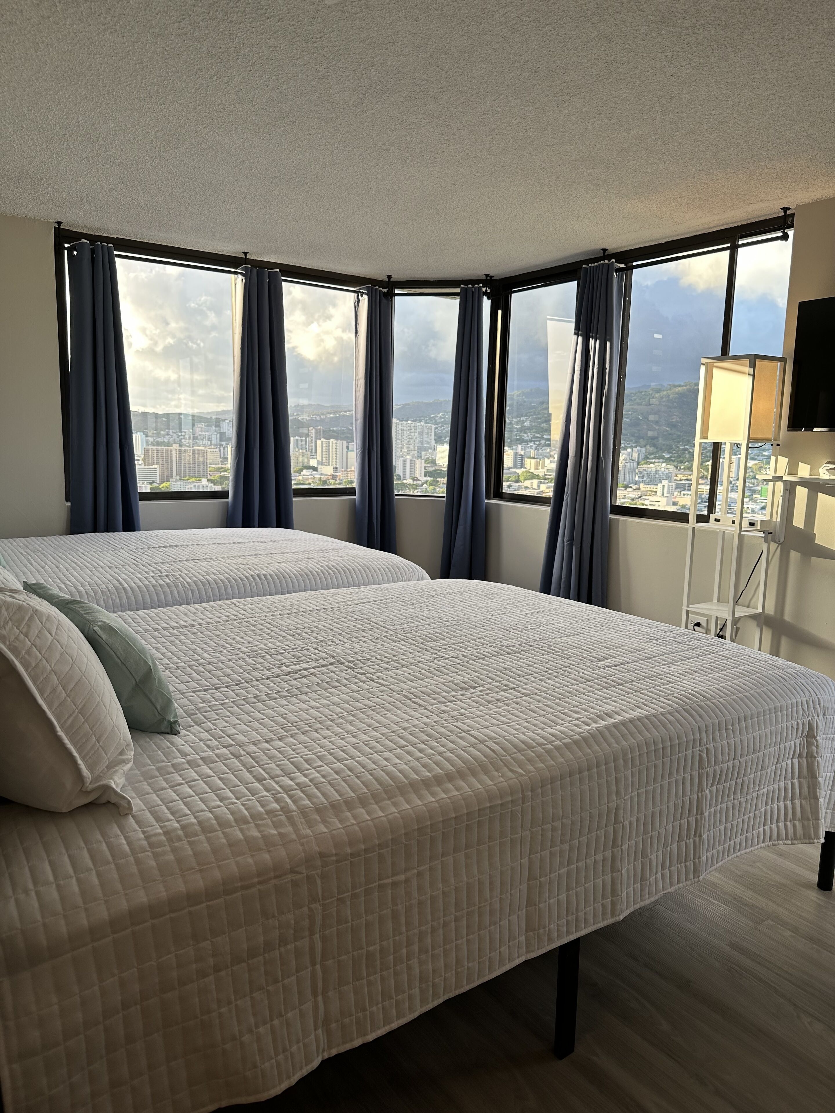 2 عدّة غرف نوم ومكواة/لوح كي وسرير سفر وواي فاي مجانًا