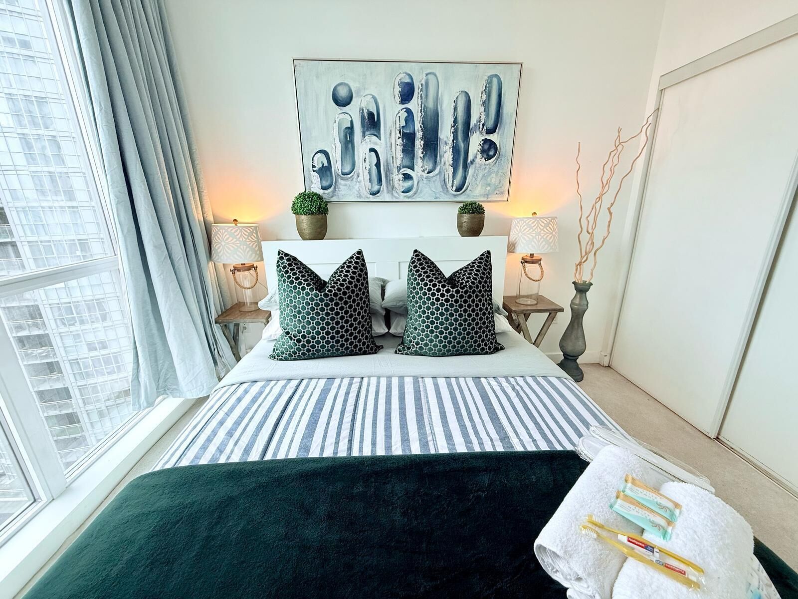 City Condo | Free WiFi, bed sheets