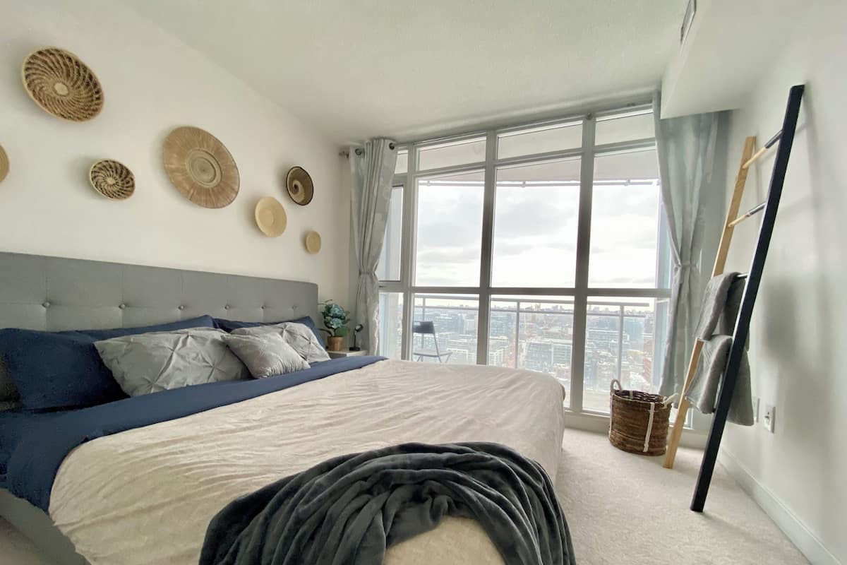 Luxury Condo | Free WiFi, bed sheets