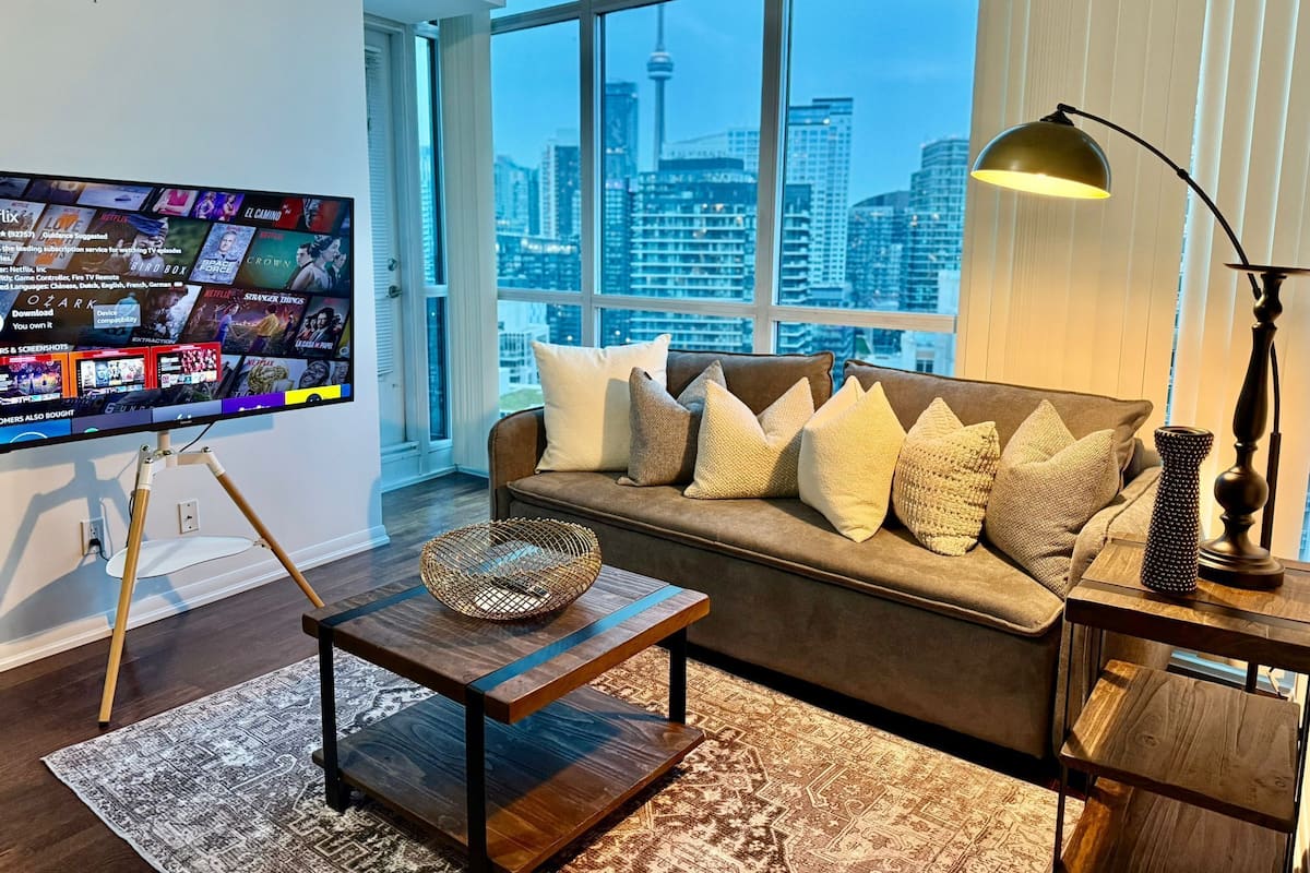 55-inch Smart TV with digital channels, Netflix, streaming services