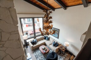 TV - Luxury 2-level Mountain Dwelling hot tub, spa and sauna access in Vail Village (Vail)