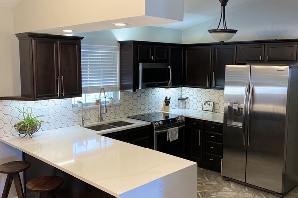 Køleskab, mikrobølgeovn, ovn, kogeplade