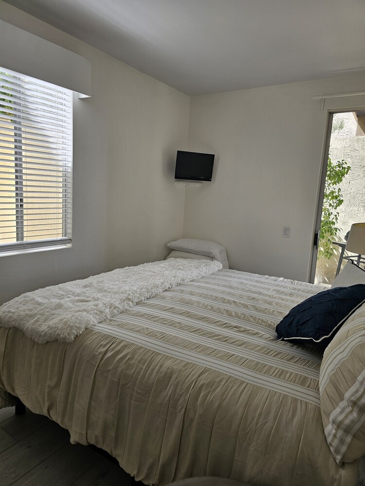 BEAUTIFUL, AFFORDABLE INDIAN WELLS CONDO, HEATED POOLS AND SECURITY