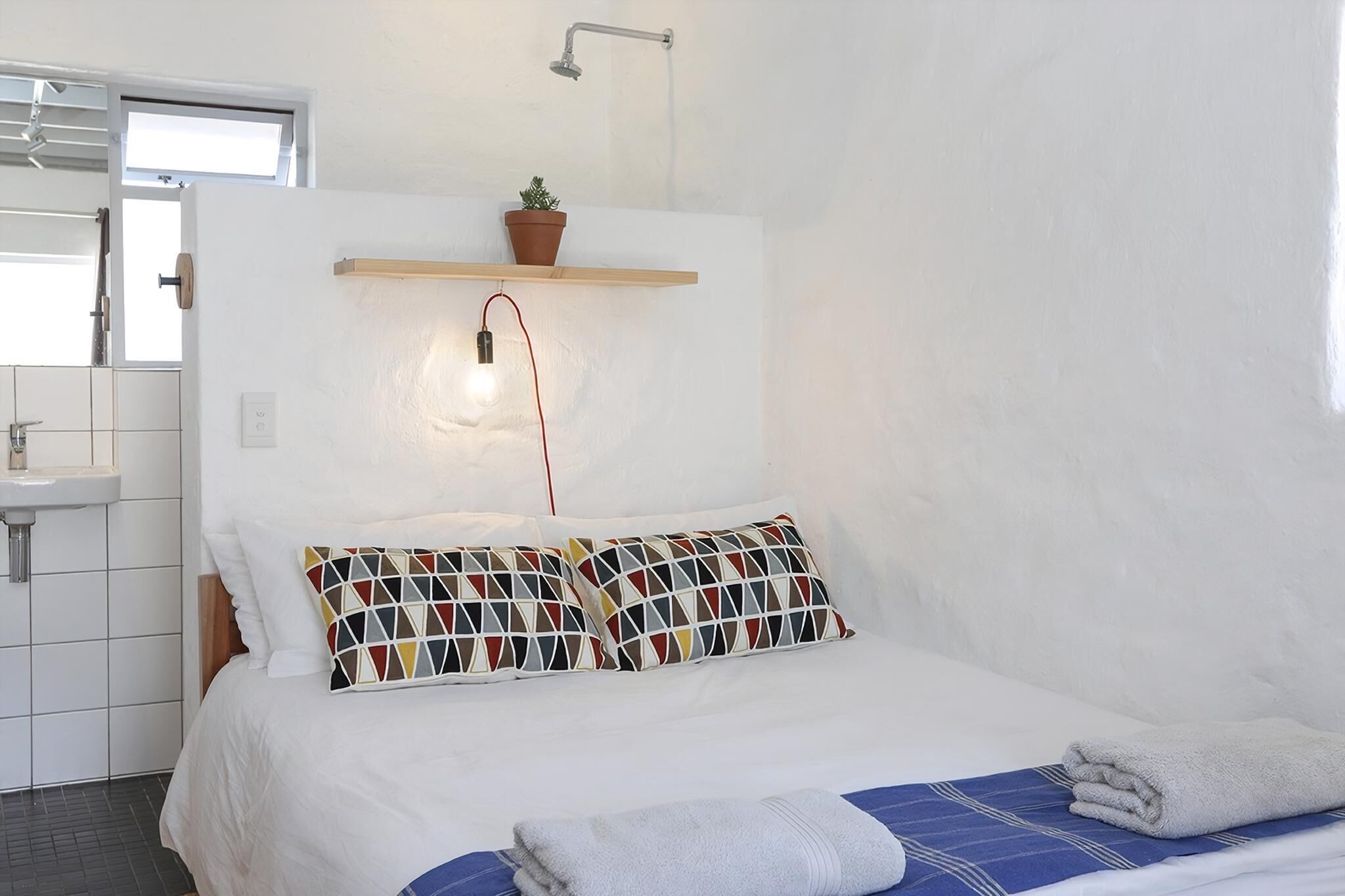 4 bedrooms, desk, iron/ironing board, free WiFi