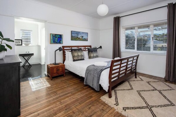 4 habitaciones, escritorio, tabla de planchar con plancha y wifi gratis 
