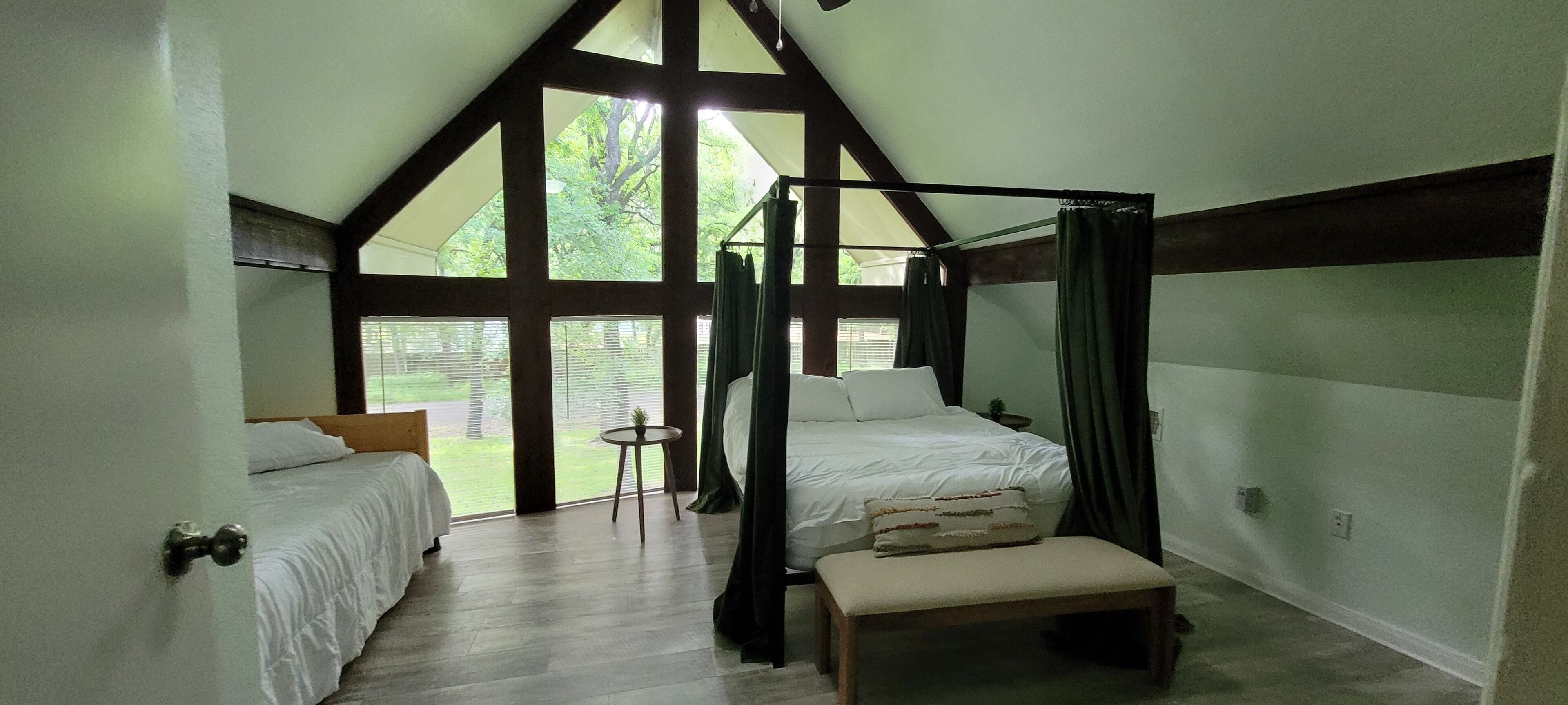 4 bedrooms, desk, travel crib, free WiFi