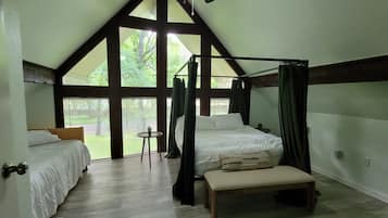 4 bedrooms, desk, travel crib, free WiFi