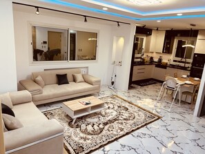 Smart TV, computer monitors - S+2 Smart Home 5m drive to the Seaside with free street parking (Dar Chaabane Al Fehri)