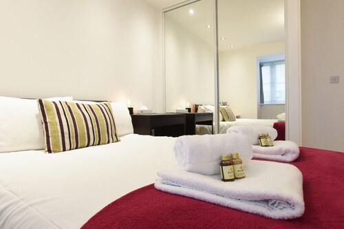 Whyke Haven * Modern Apartment w/Private Parking
