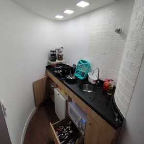 ميكروويف، موقد طهي مسطح، مستلزمات طهي/أطباق/أوعية