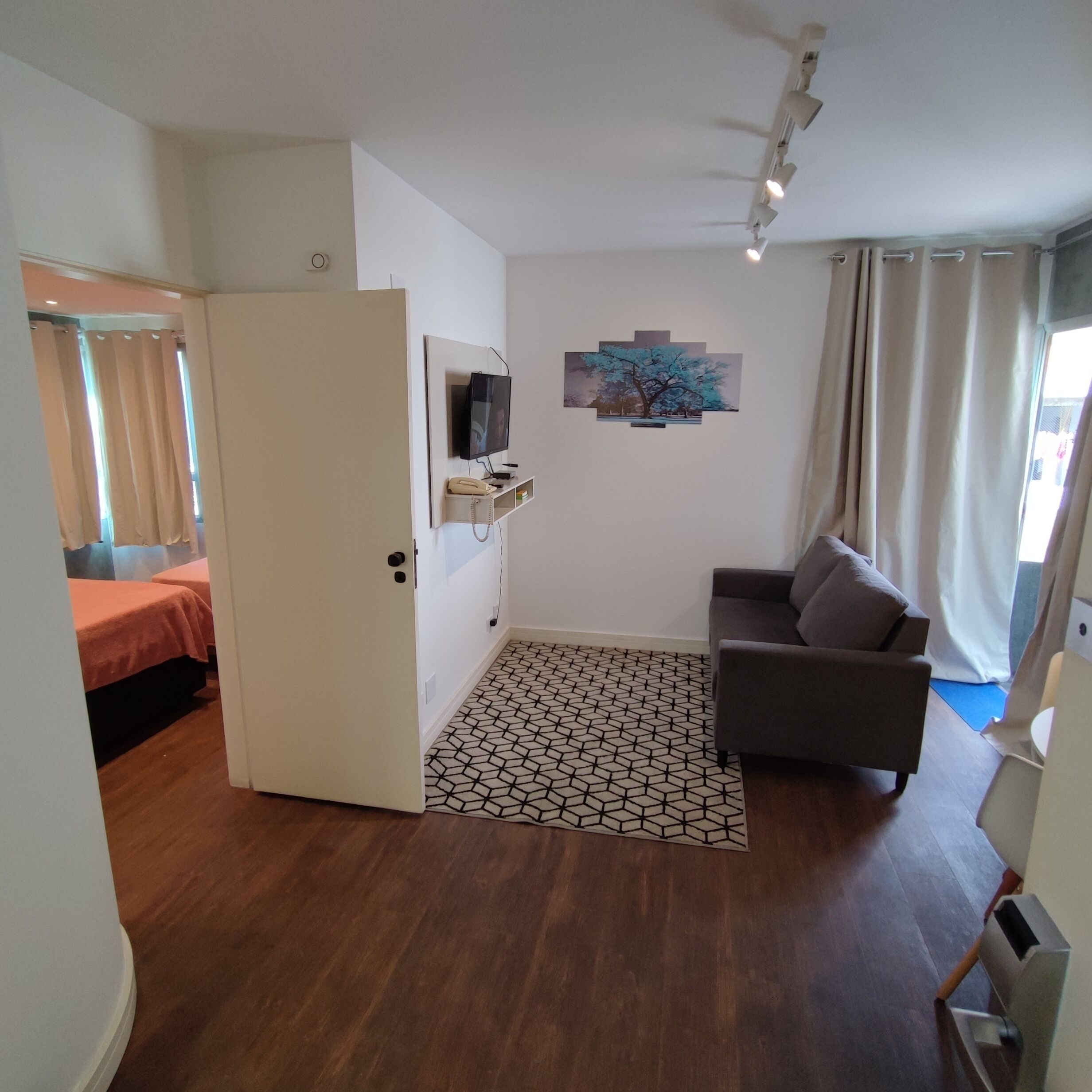 1 soverom, skrivebord, strykejern/-brett og wi-fi