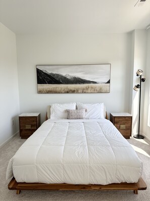 3 عدّة غرف نوم ومكواة/لوح كي وواي فاي وملاءات أسرّة