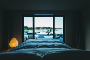 2 bedrooms, free minibar items, blackout curtains, soundproofing