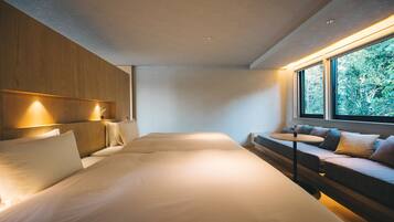 2 bedrooms, free minibar items, blackout drapes, soundproofing