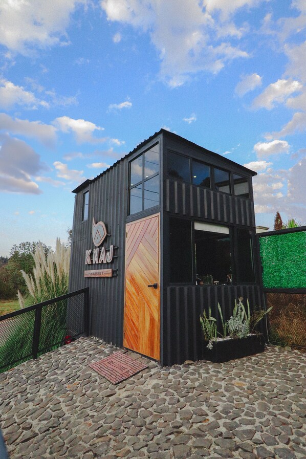 Exterior - Cozy Mountain-View Container Retreat K NAJ (Hgo.)
