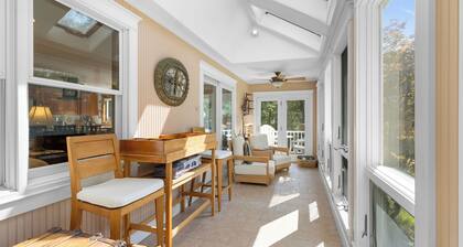 Hillhouse, tastefully decorated Maine home, close to downtown