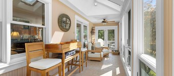 Hillhouse, tastefully decorated Maine home, close to downtown