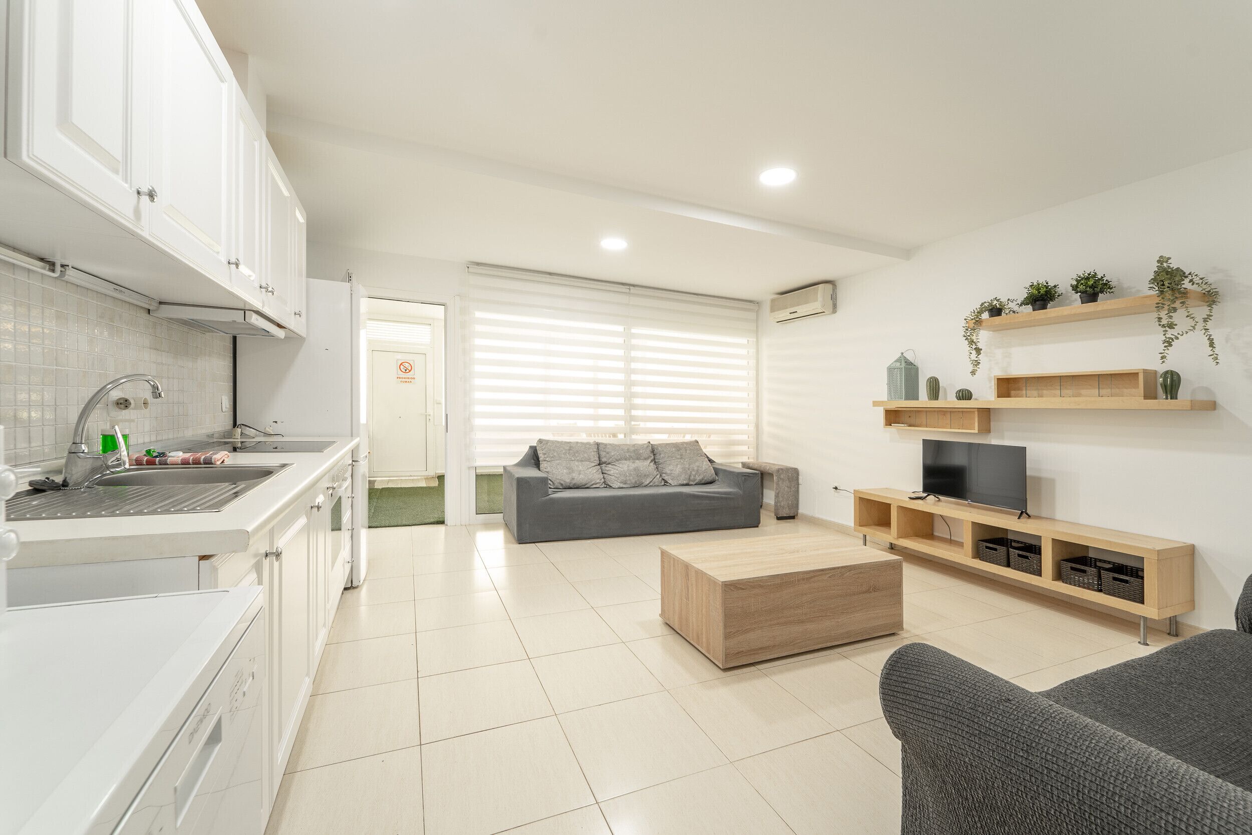 Fridge, microwave, oven, coffee/tea maker