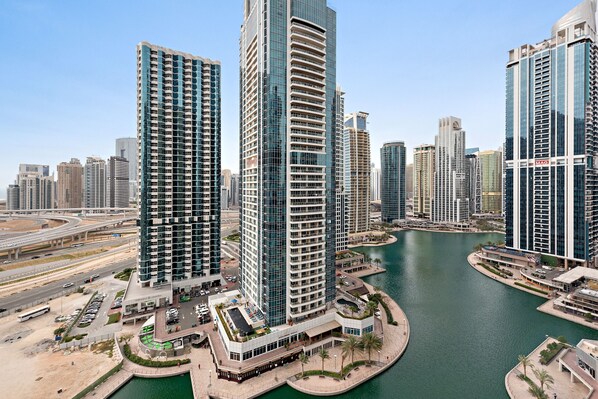 Exterior - Warm and Welcoming 2 BD in JLT (Dubai)