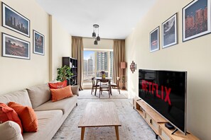 TV - Warm and Welcoming 2 BD in JLT (Dubai)