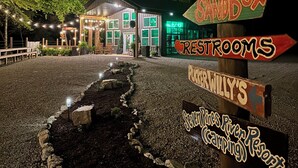 Property grounds - Romantic Riverside Dome w/ Hot Tub Near Nashville on Buffalo River Tennessee (Waynesboro)