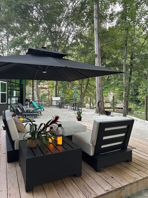 Terrace/patio - Romantic Riverside Dome w/ Hot Tub Near Nashville on Buffalo River Tennessee (Waynesboro)