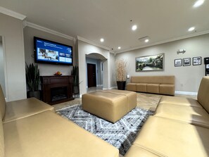 Lobby sitting area - Quality Inn & Suites McAlester on Hwy 69 (McAlester)