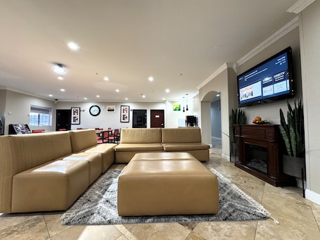 Sala de estar en el lobby. Quality Inn & Suites McAlester on Hwy 69