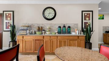 Sudah termasuk sarapan lengkap setiap hari